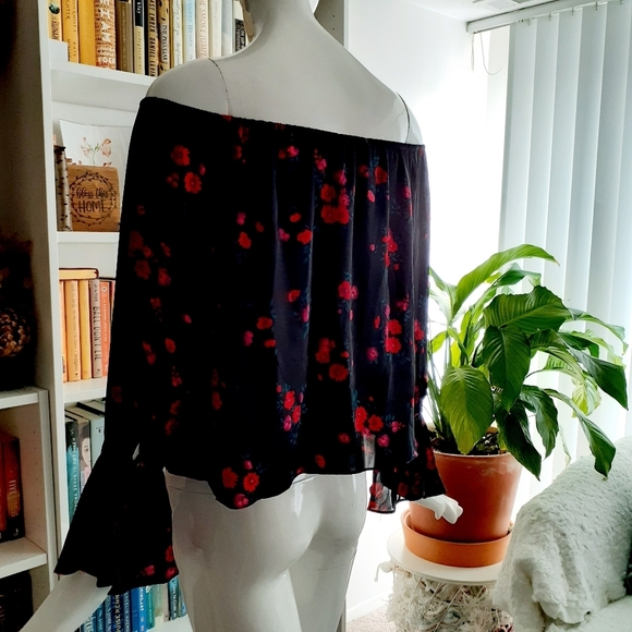 L'Academie Off the Shoulder Blouse - Picture 6 of 11